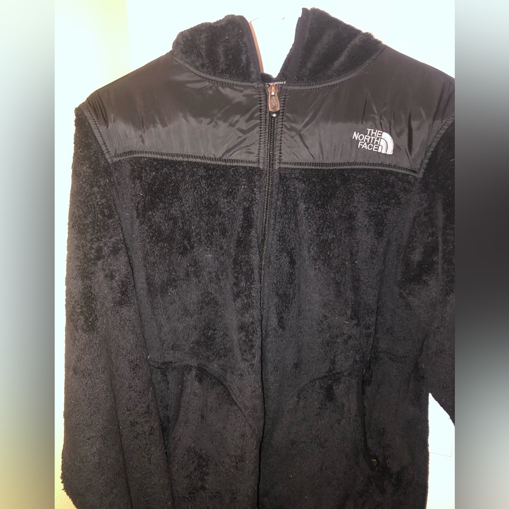 The North Face black jacket. In good used condition.